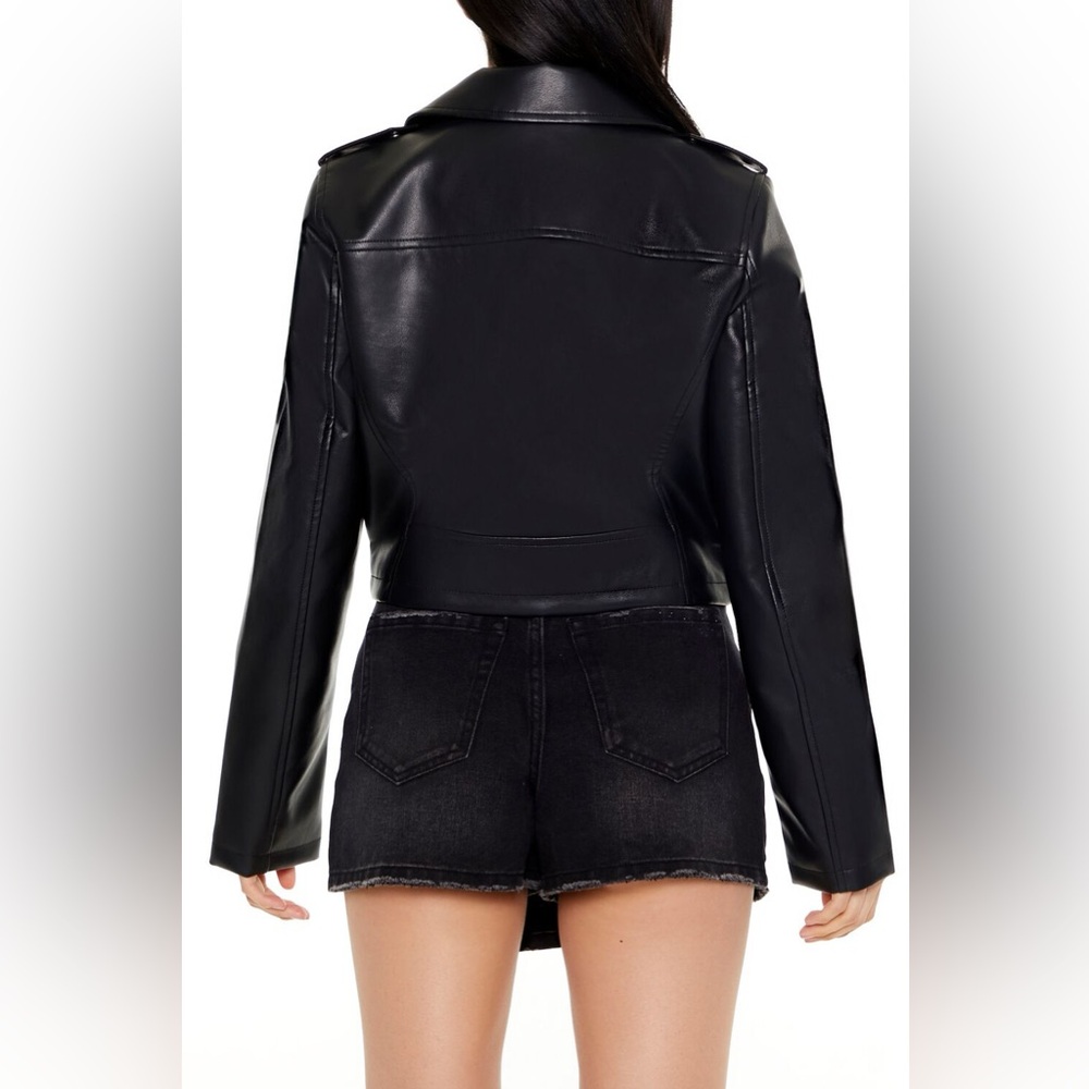 Forever 21 Women’s Black Faux Leather Cropped Moto Jacket Size S - Picture 6 of 6
